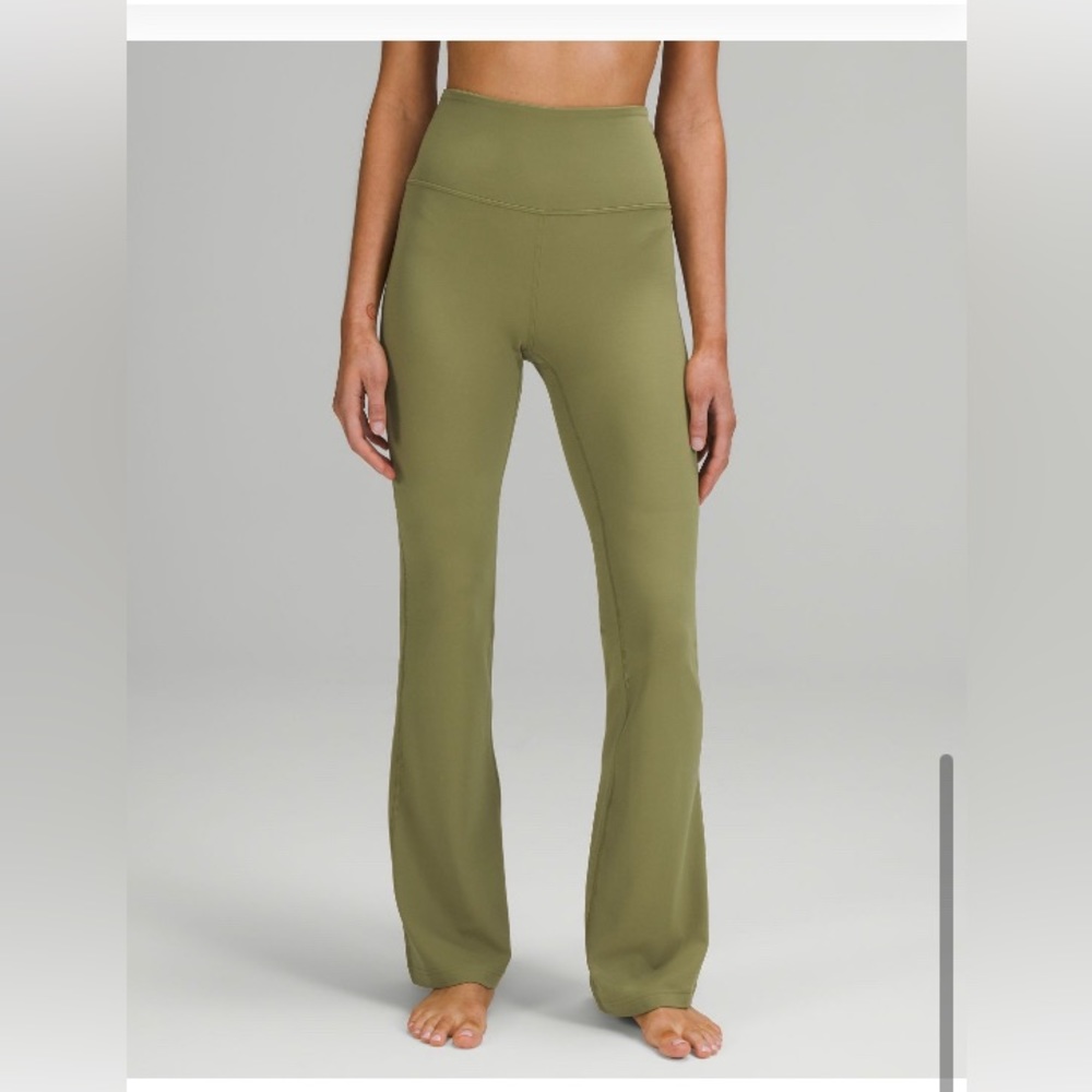 Lululemon groove high waisted flare pants, size 6 never worn. give best offer!!!